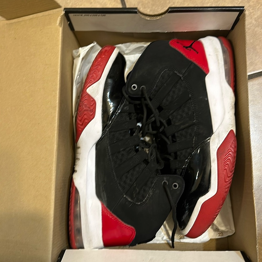 Men Jordan Max Aura
